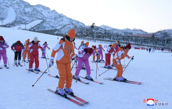 Sleighs, Skis and Hot Springs: North Koreans Show How to Relax at Newly-Open Yangdok Resort Sleighs, Skis and Hot Springs: North Koreans Show How to Relax at Newly-Open Yangdok Resort - Sputnik International