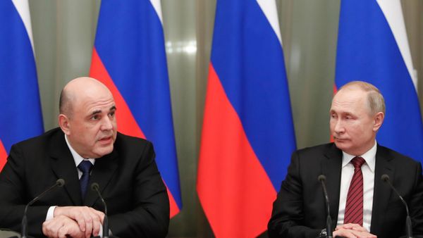 Russian Prime Minister Mikhail Mishustin, left, and Russia President Vladimir Putin hold a meeting with members of the new national government at the Government's headquarter, in Moscow, Russia, January 21, 2020. - Sputnik International