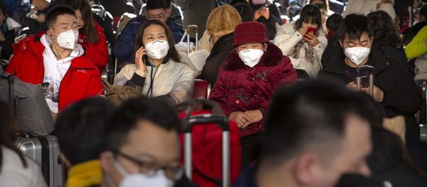 Travelers wear face masks as they sit in a waiting room at the Beijing West Railway Station in Beijing, Tuesday, Jan. 21, 2020 - Sputnik International