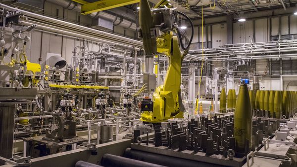 A robot moves an inert projectile from a conveyor tray to a device that will remove the nose closure atn the Blue Grass Chemical Agent-Destruction Pilot Plant - Sputnik International
