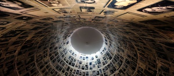 A view from below shows pictures of Jews killed in the Holocaust displayed at the Hall of Names in the Holocaust History Museum at the Yad Vashem World Holocaust Remembrance Centre in Jerusalem, 15 January 2020 - Sputnik International