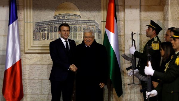 French President Emmanuel Macron shakes hands with Palestinian President Mahmoud Abbas in Ramallah in the Israeli-occupied West Bank January 22, 2020 French President Emmanuel Macron shakes hands with Palestinian President Mahmoud Abbas in Ramallah in the Israeli-occupied West Bank January 22, 2020 - Sputnik International