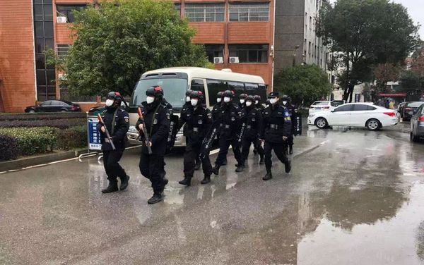 Policemen wear face masks amid the coronavirus outbreak in China - Sputnik International