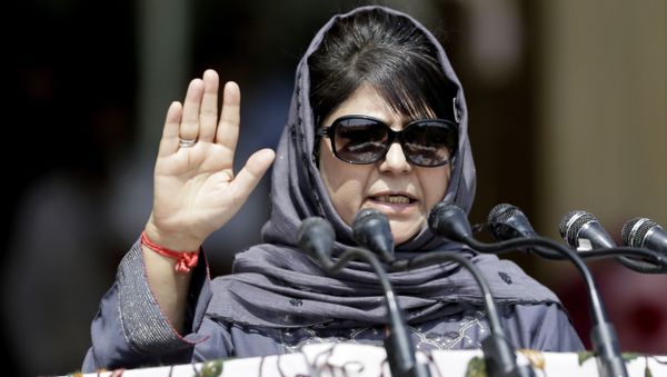 Jammu and Kashmir state Chief Minister Mehbooba Mufti speaks during an Independence Day parade in Srinagar, Indian controlled Kashmir, Tuesday, Aug. 15, 2017 - Sputnik International