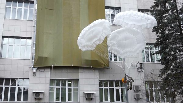 Parachute Shans - Sputnik International