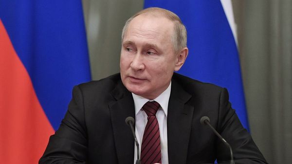 Russia President Vladimir Putin hold a meeting with members of the new national government at the Government's headquarter, in Moscow, Russia - Sputnik International