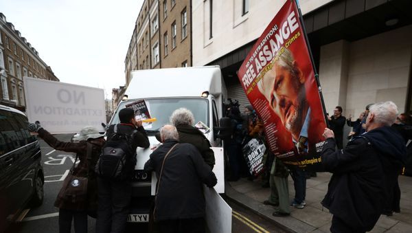 Protesters jumps in front of the prison van taking away WikiLeaks' founder Julian Assange as he leaves Westminster Magistrates Court in London, Britain January 13, 2020 Protesters jumps in front of the prison van taking away WikiLeaks' founder Julian Assange as he leaves Westminster Magistrates Court in London, Britain January 13, 2020 - Sputnik International