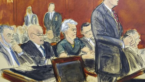In this courtroom artist's sketch, defendant Jeffrey Epstein, center, listens as Assistant U.S. Attorney Alex Rossmiller, right, addresses the court during Epstein's arraignment, Monday, July 8, 2019 in New York - Sputnik International