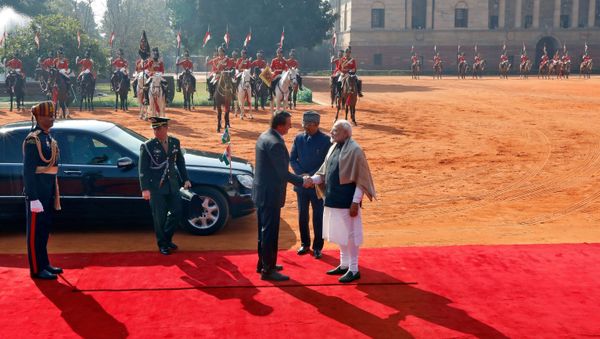 Brazil's President Jair Bolsonaro shakes hands with India's Prime Minister Narendra Modi as India's President Ram Nath Kovind looks on during Bolsonaro's ceremonial reception at the forecourt of India's Rashtrapati Bhavan Presidential Palace in New Delhi, India, January 25, 2020 - Sputnik International
