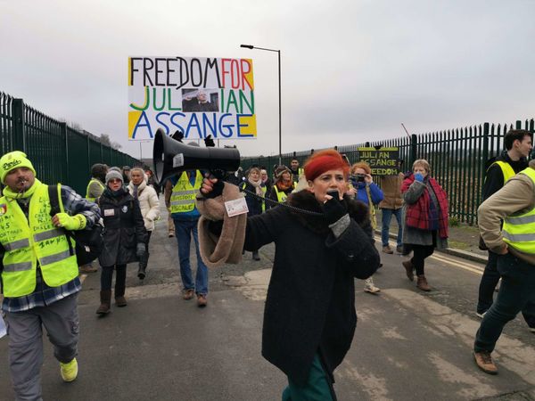 Yellow Vests From Across France, Europe Hold Rally, Show Solidarity for Assange Near Belmarsh Prison Yellow Vests From Across France, Europe Hold Rally, Show Solidarity for Assange Near Belmarsh Prison - Sputnik International