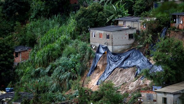 Rescue workers at Vila Ideal neighborhood in Belo Horizonte, Minas Gerais state, Brazil - Sputnik International