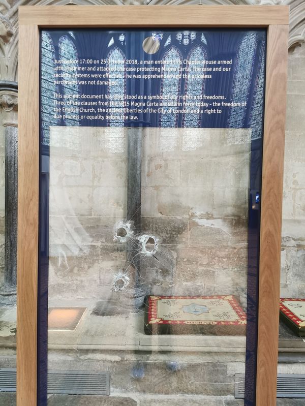 An Attack on Democracy! Visitors, Staff Thwarted Magna Carta Theft Attempt at Salisbury Cathedral - Sputnik International