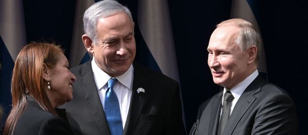 Russian President Vladimir Putin and Israeli Prime Minister Benjamin Netanyahu after meeting in Jerusalem with the mother of an Israeli woman who was convicted in Russia. - Sputnik International
