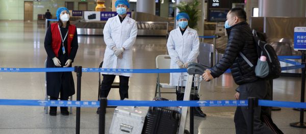 Medical officials monitor a thermal scanner as passengers arrive at the airport in Changsha, Hunan Province Medical officials monitor a thermal scanner as passengers arrive at the airport in Changsha, Hunan Province - Sputnik International