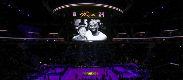 The Minnesota Timberwolves pause to remember Kobe Bryant and his daughter Gianna before the game with the Sacramento Kings at Target Center, Minneapolis, Minnesota, 27 January 2020 - Sputnik International