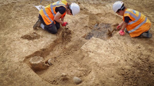Researchers think the body dates back to the late Iron Age, possibly including the Roman Empire's occupation of Britain - Sputnik International