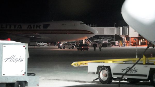 An aircraft chartered by the U.S. State Department to evacuate government employees and other Americans from the novel coronavirus threat - Sputnik International