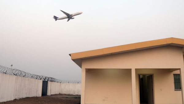 A plane takes off above the pandemic center where a suspected case of coronavirus is under observation - Sputnik International
