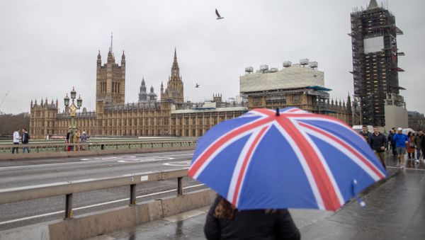 A woman walks near Houses of Parliament in London, 30  January 2020. - Sputnik International