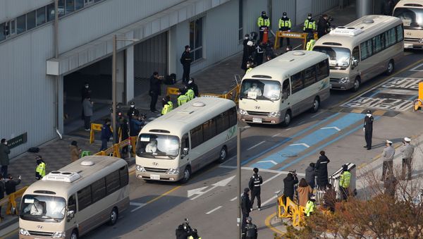 Buses transporting South Koreans evacuees from Wuhan, the epicenter of a virus outbreak in China, leave after arriving at Gimpo International Airport in Gimpo, South Korea, January 31, 2020 - Sputnik International