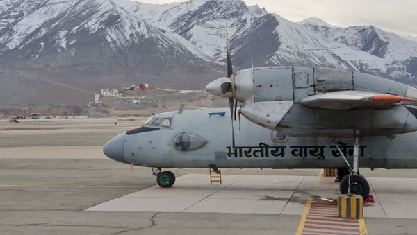 Indian Air Force’s AN-32 Aircraft Takes Flight with Bio-fuel in Both Engines near China Border - Sputnik International