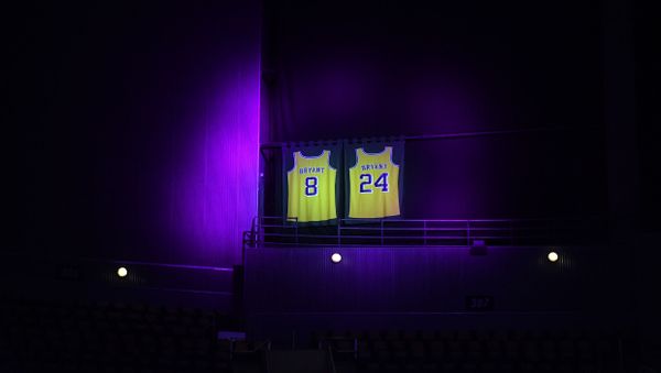 The jerseys of Los Angeles Lakers Kobe Bryant are lit with a purple spotlight for the game against the Portland Trail Blazers at Staples Center - Sputnik International