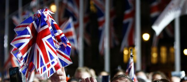 A man checks his watch a few minutes before Britain leaves the EU on Brexit day in London, Britain, January 31, 2020. - Sputnik International