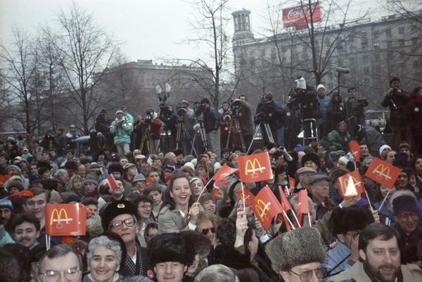 People waiting near McDonald's during the opening ceremony of the first restaurant in the USSR. People waiting near McDonald's during the opening ceremony of the first restaurant in the USSR. - Sputnik International