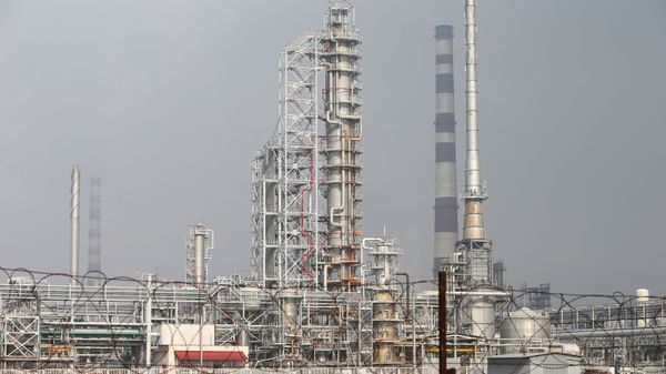 Oil refinery and the Druzhba oil pipeline - Sputnik International