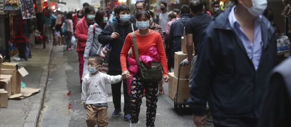People visit the open market wearing face masks in hopes to prevent contracting the spreading coronavirus in Hong Kong - Sputnik International