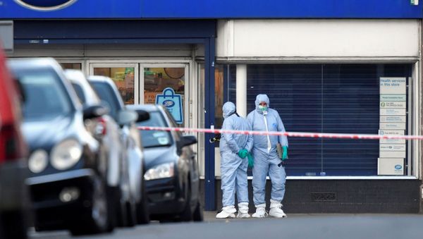 Police forensic officers work near the site where a man was shot by armed officers in Streatham, south London, Britain, February 3, 2020. REUTERS/Toby Melville - Sputnik International