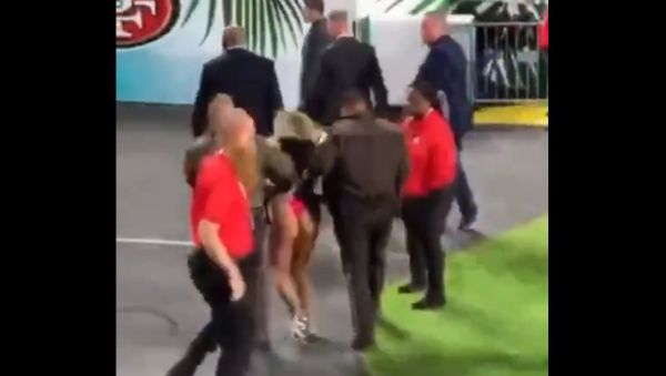 While the identity of the barely-dressed prankster is still shrouded in mystery, she was later recognised as Instagram model Kelly Kay by a fellow user of the platform. - Sputnik International