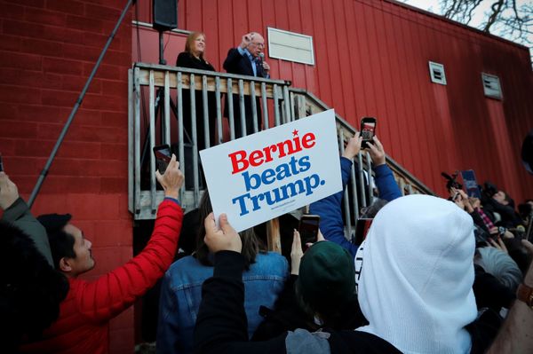 Sanders Faces New Uphill Battle Against ‘Panicking’ Democratic Elites Ahead of Iowa Caucus - Sputnik International