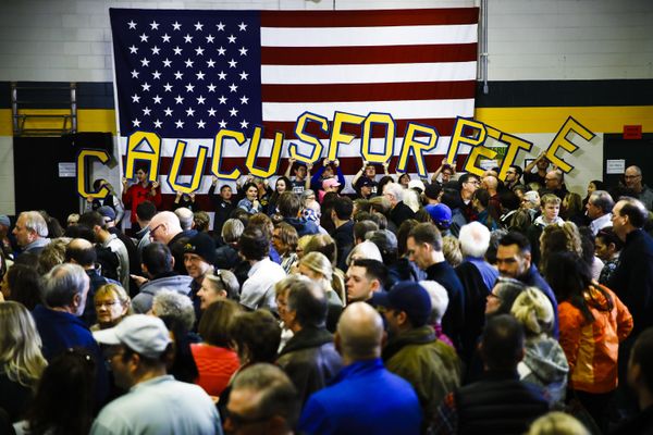 Sanders Faces New Uphill Battle Against ‘Panicking’ Democratic Elites Ahead of Iowa Caucus - Sputnik International