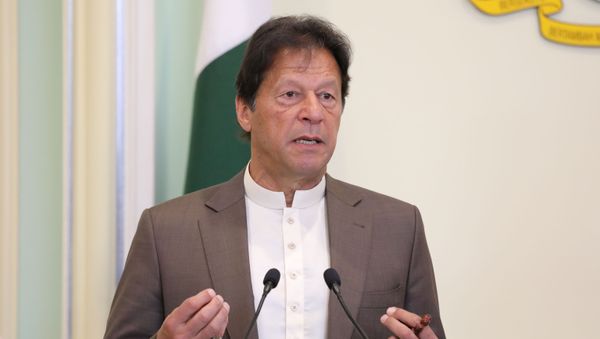 Pakistan's Prime Minister Imran Khan speaks during a joint news conference with Malaysia's Prime Minister Mahathir Mohamad (not pictured) in Putrajaya, Malaysia, February 4, 2020 - Sputnik International