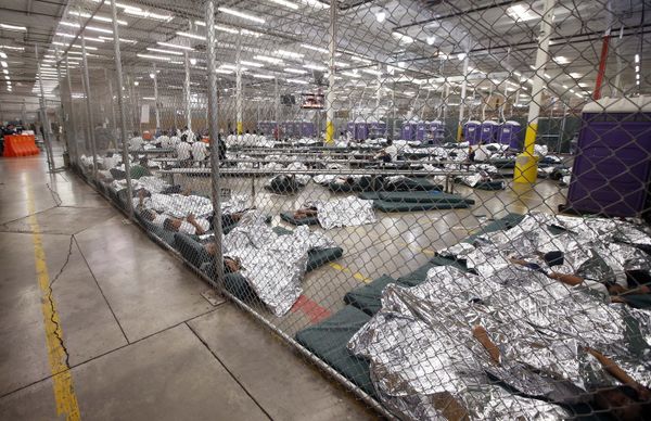 Mike Bloomberg Uses Obama-Era Photo of Detained Migrants to Slam Trump Mike Bloomberg Uses Obama-Era Photo of Detained Migrants to Slam Trump - Sputnik International
