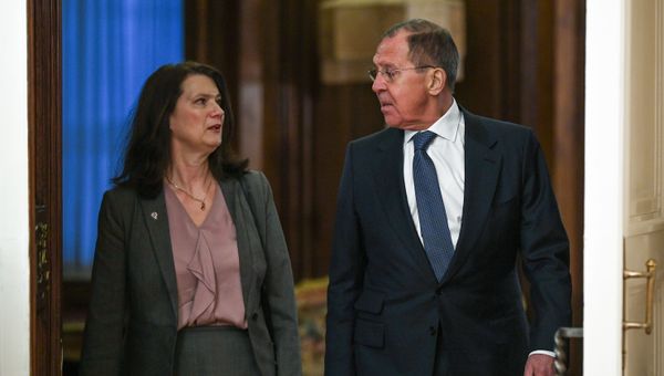 Russian Foreign Minister Sergey Lavrov welcomes his Swedish counterpart Ann Linde during their meeting, in Moscow, Russia - Sputnik International