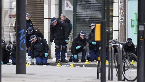 Police officers work at the scene of the 2 February 2020 terror stabbing attack in the Streatham area of south London - Sputnik International