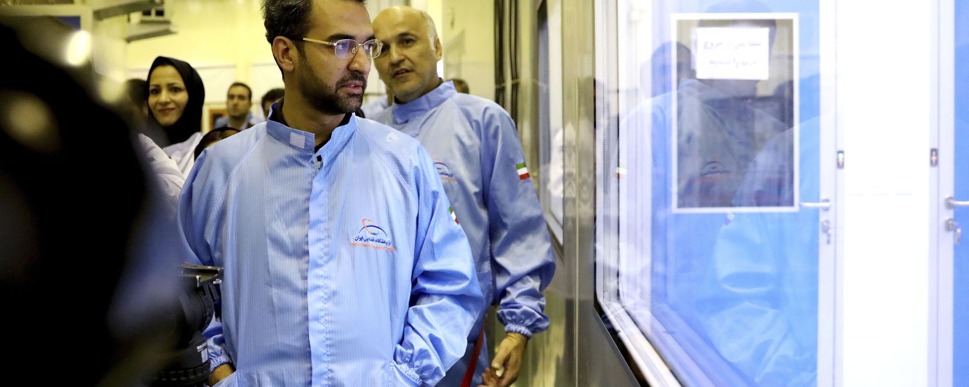 Minister of Information and Communications Technology Mohammad Javad Azari Jahromi at the space research center in Tehran, Iran - Sputnik International, 1920, 05.02.2020