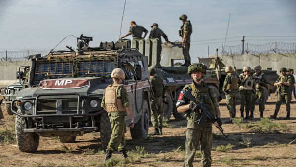 Russian military police near the town of Darbasiyah in Syria's northeastern Hasakeh province  - Sputnik International