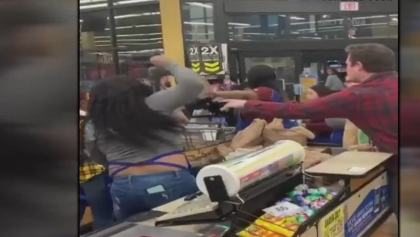 SHOPPING MAYHEM: A massive food fight broke out Monday night at a Nashville, Tenn., Kroger store! - Sputnik International