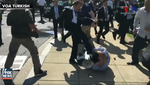 Clashes erupt between protestors and supporters of Turkish president Erdogan - Sputnik International