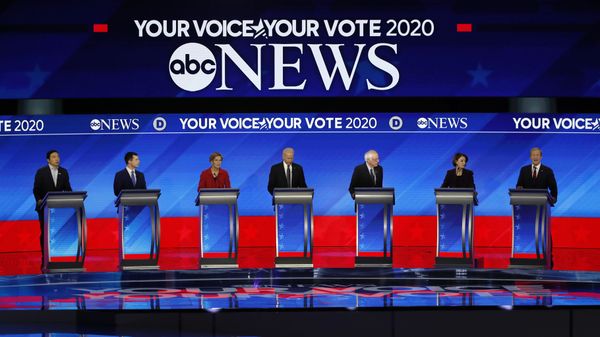 From left, Democratic presidential candidates entrepreneur Andrew Yang, former South Bend Mayor Pete Buttigieg, Sen. Bernie Sanders, I-Vt., former Vice President Joe Biden, Sen. Elizabeth Warren, D-Mass., Sen. Amy Klobuchar, D-Minn., and businessman Tom Steyer participate Friday, Feb. 7, 2020,in a Democratic presidential primary debate hosted by ABC News, Apple News, and WMUR-TV at Saint Anselm College in Manchester, N.H. - Sputnik International