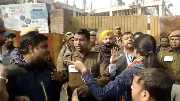 Scuffle breaks out between party workers as top congress candidate loses cool - Sputnik International