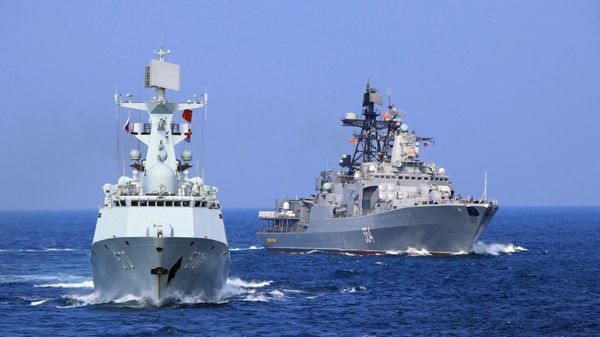 In this Friday, Sept. 16, 2016 photo released by Xinhua News Agency, Chinese Navy frigate Huangshan, left, and Russian Navy antisubmarine ship Admiral Tributs take part in a joint naval drill at sea off south China's Guangdong Province. In this Friday, Sept. 16, 2016 photo released by Xinhua News Agency, Chinese Navy frigate Huangshan, left, and Russian Navy antisubmarine ship Admiral Tributs take part in a joint naval drill at sea off south China's Guangdong Province. - Sputnik International