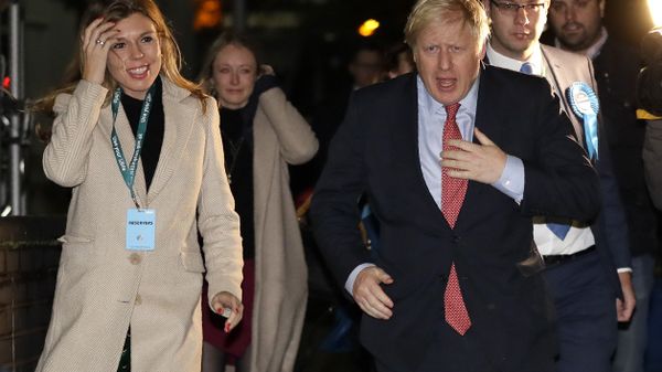 Britain's Prime Minister and Conservative Party leader Boris Johnson and his partner Carrie Symonds arrives for the Uxbridge and South Ruislip - Sputnik International