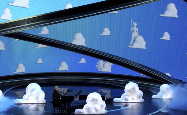Randy Newman performs I Can't Let You Throw Yourself Away, nominated for best original song from Toy Story 4, at the Oscars on Sunday, 9 February 2020 at the Dolby Theatre in Los Angeles.  - Sputnik International