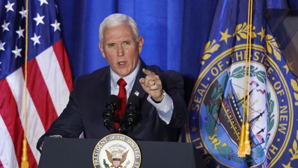 Vice President Mike Pence speaks at a Cops for Trump campaign rally - Sputnik International