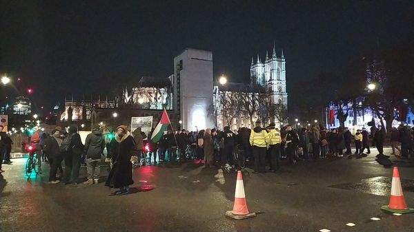 'No Charter Flights!': Demonstrators Denounce 'Racist' Deportations, Block Traffic Outside Number 10 - Sputnik International