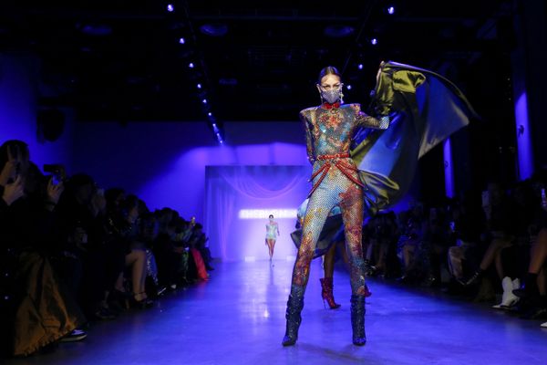 A model presents a creation from The Blonds Fall 2020 collection during New York Fashion Week in NYC. - Sputnik International